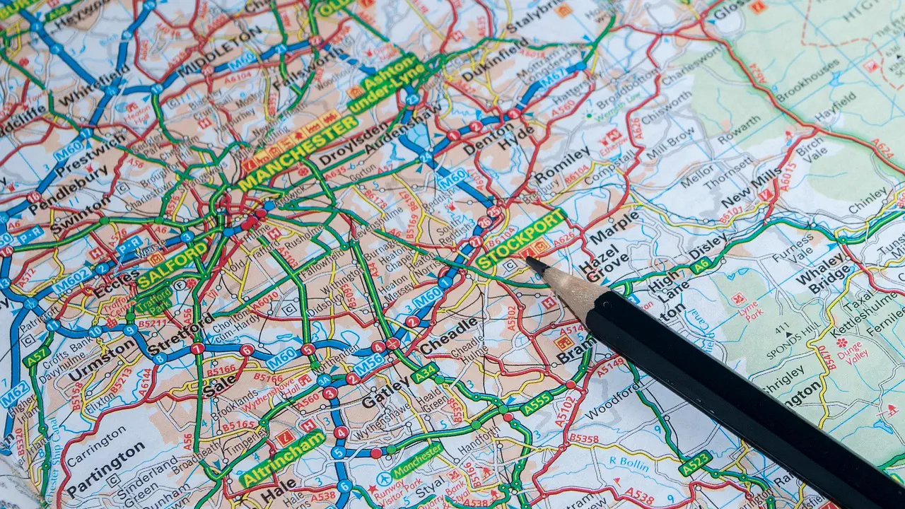 Mapa con carreteras y localidades para ilustrar una estrategia de SEO local para inmobiliarias